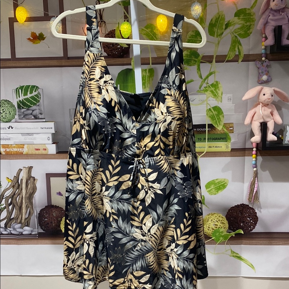 Evan’s Black and Tan Asymmetrical Swim Camisole size 26